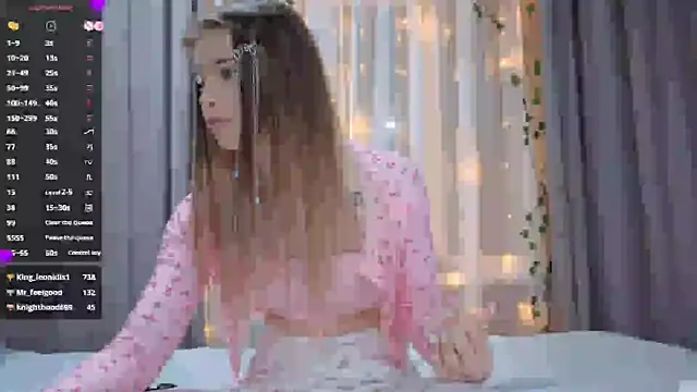 CarolinePepper online show from January 5, 2026, 5:27 pm