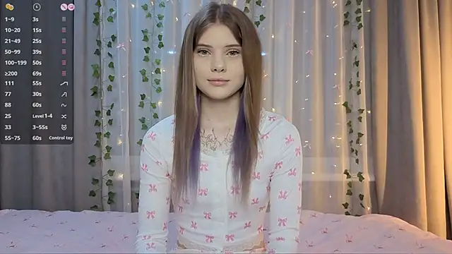 Snapshot of CarolinePepper chatting on April 16, 2026, 1:56 pm CarolinePepper online show from April 16, 2026, 1:56 pm