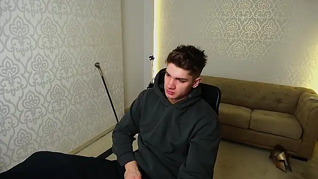 MaxKaiden online show from November 22, 2025, 5:39 am