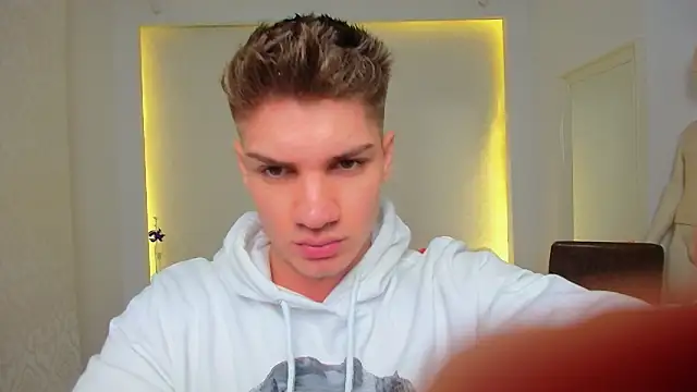 MaxKaiden online show from October 27, 2025, 5:52 am