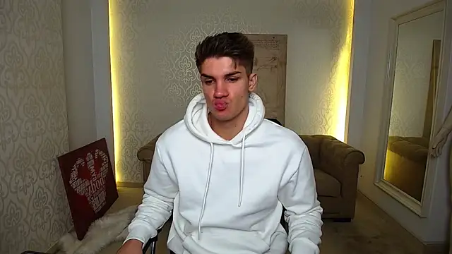 MaxKaiden online show from September 30, 2025, 4:51 am