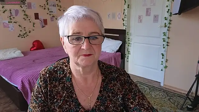 Sandra Snowflake online show from June 3, 2026, 11:44 am