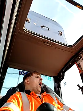 Eusuntnoulgigolo online show from April 9, 2026, 7:47 am