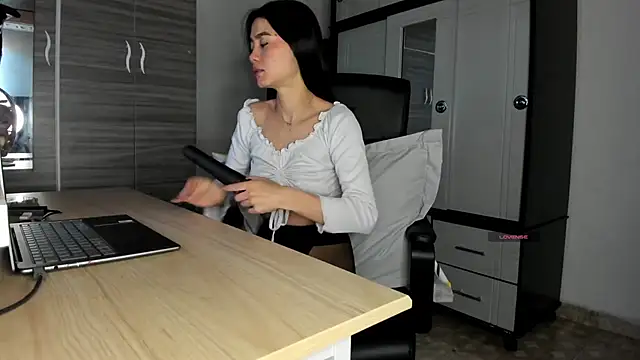 MollyCraft online show from October 30, 2025, 1:09 pm