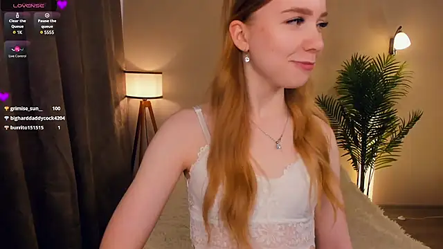 Snapshot of FloraBonde chatting on February 27, 2025, 1:28 pm FloraBonde online show from February 27, 2025, 1:28 pm