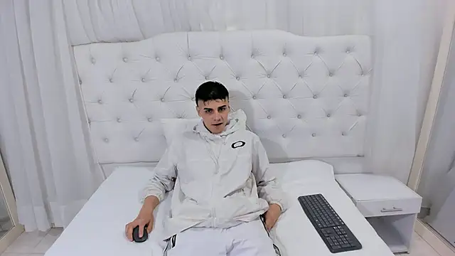 frank jhonsson online show from December 5, 2025, 5:11 pm