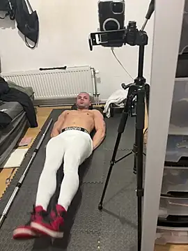 Snapshot of pesyelisa chatting on February 26, 2025, 3:32 pm pesyelisa online show from February 26, 2025, 3:32 pm