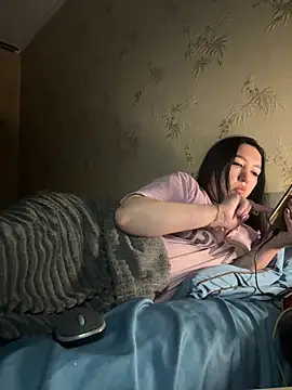 Naughtbaby 2025 online show from November 15, 2025, 4:27 am