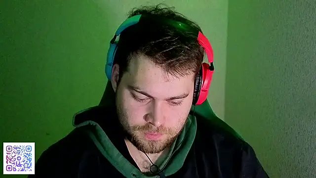 Snapshot of Mars_I chatting on December 15, 2025, 4:57 pm Mars I online show from December 15, 2025, 4:57 pm