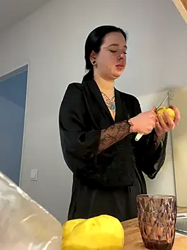 AlishaPrettyBlade online show from December 19, 2025, 1:13 pm