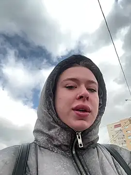 AlishaPrettyBlade online show from April 6, 2026, 6:03 am