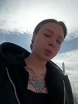 AlishaPrettyBlade online show from April 8, 2026, 6:37 am