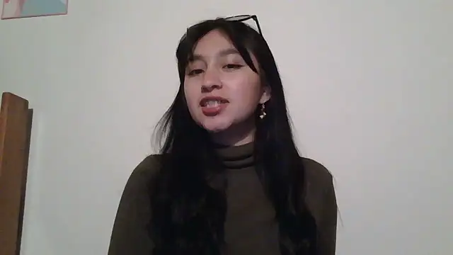 Snapshot of Arielle_lov chatting on February 4, 2026, 1:44 am Arielle lov online show from February 4, 2026, 1:44 am