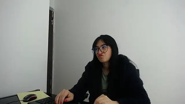 Snapshot of Arielle_lov chatting on February 12, 2026, 11:21 am Arielle lov online show from February 12, 2026, 11:21 am