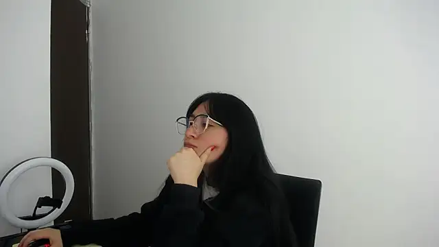 Snapshot of Arielle_lov chatting on February 11, 2026, 11:32 am Arielle lov online show from February 11, 2026, 11:32 am