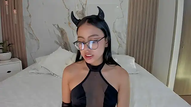 miss martiina online show from September 9, 2025, 2:10 am