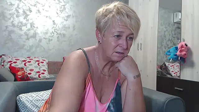 RosesandLillies online show from September 25, 2025, 5:19 pm