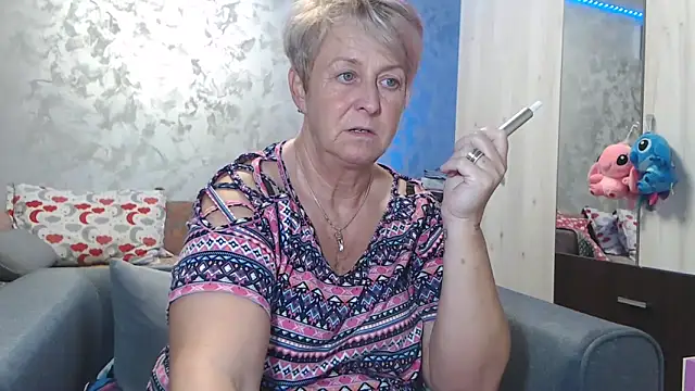 RosesandLillies online show from December 22, 2025, 5:57 pm