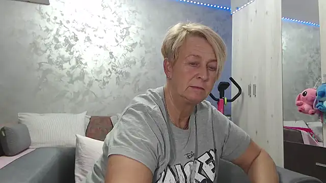 RosesandLillies online show from April 12, 2026, 5:05 pm