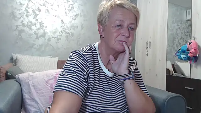 RosesandLillies online show from September 18, 2025, 5:16 pm