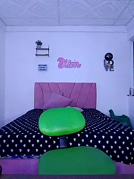 victoria roussee online show from December 5, 2025, 8:35 am