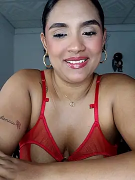 Snapshot of victoria_roussee chatting on January 18, 2026, 9:56 am victoria roussee online show from January 18, 2026, 9:56 am