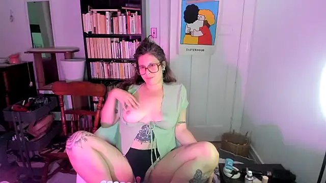 Rosiee69  online show from September 9, 2025, 8:18 pm