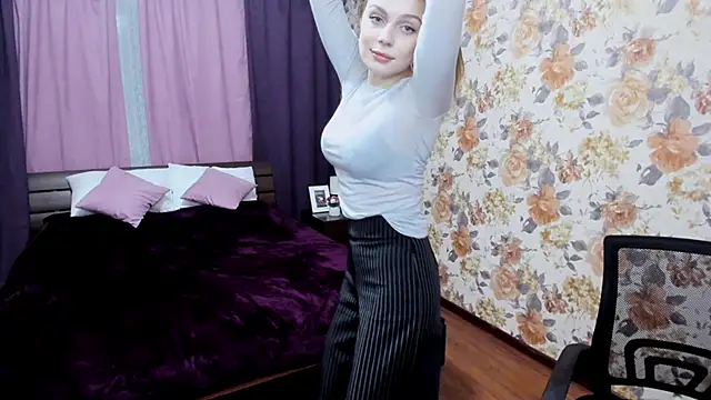 AvroraBrowne online show from February 18, 2025, 10:47 pm