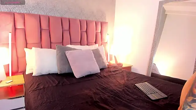 AbellaFox  online show from November 29, 2025, 8:42 pm