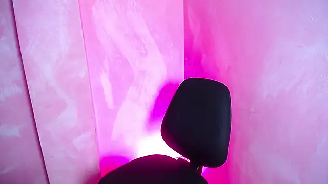 Snapshot of Guxplo_ chatting on March 10, 2025, 8:23 pm Guxplo online show from March 10, 2025, 8:23 pm