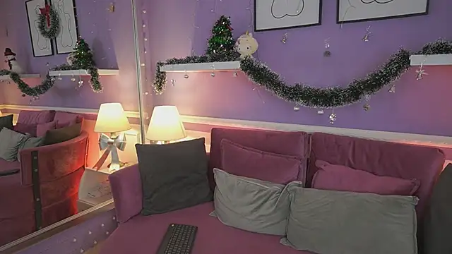 SaharaKramer online show from December 4, 2025, 7:02 pm