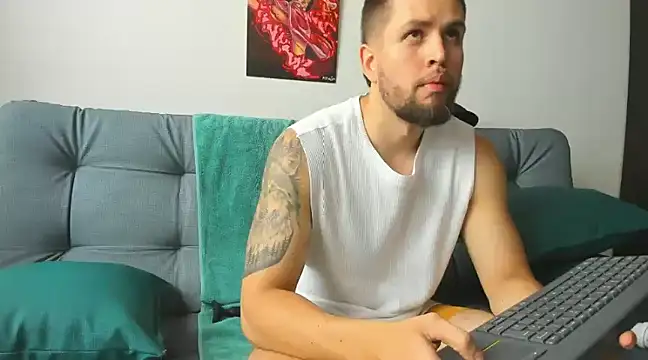 bastianwatson10 online show from March 19, 2025, 4:02 pm