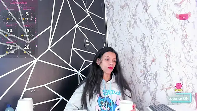 Snapshot of aitana_garcia_ chatting on March 5, 2025, 12:11 pm aitana garcia online show from March 5, 2025, 12:11 pm