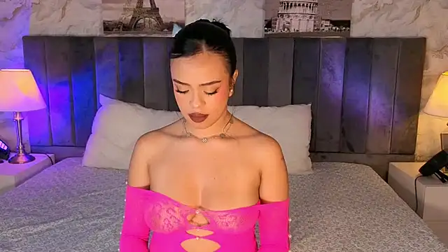 Snapshot of LiaHilton2 chatting on November 18, 2025, 2:31 pm LiaHilton2 online show from November 18, 2025, 2:31 pm