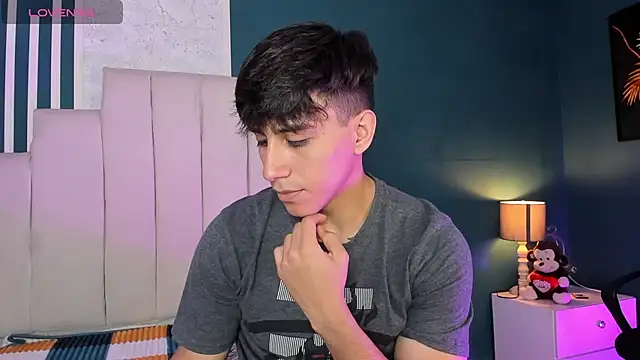 Allex Cano online show from December 1, 2025, 6:31 pm