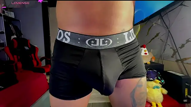 jeffvalemtino online show from April 12, 2026, 11:52 pm