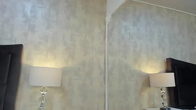 NahomyCarther online show from October 1, 2025, 4:17 am