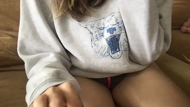 Snapshot of ashleighpink chatting on March 17, 2026, 2:31 pm ashleighpink online show from March 17, 2026, 2:31 pm