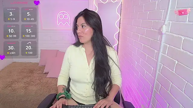 Snapshot of Coraline_tay chatting on October 2, 2025, 7:17 pm Coraline tay online show from October 2, 2025, 7:17 pm