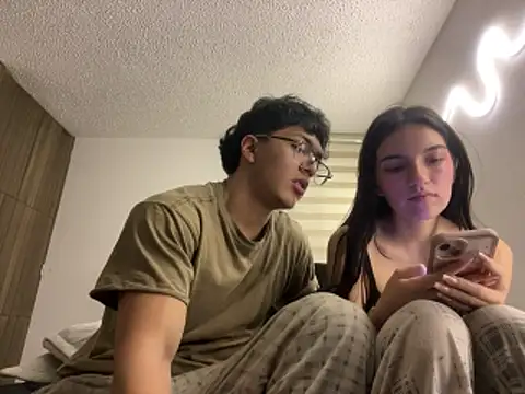 DesireLuxe online show from March 17, 2026, 5:54 am