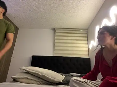 DesireLuxe online show from April 15, 2026, 6:30 am