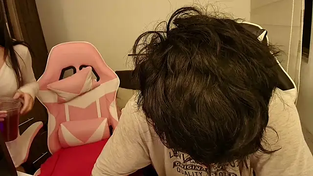 Snapshot of DesireLuxe chatting on November 2, 2025, 5:45 am DesireLuxe online show from November 2, 2025, 5:45 am