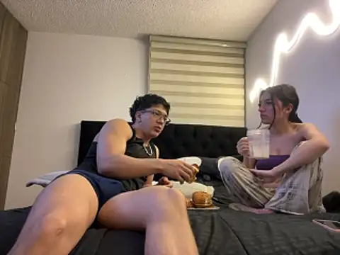 Snapshot of DesireLuxe chatting on February 5, 2026, 8:21 am DesireLuxe online show from February 5, 2026, 8:21 am