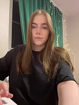 Snapshot of Milana_mil chatting on February 28, 2025, 4:42 pm Milana mil online show from February 28, 2025, 4:42 pm