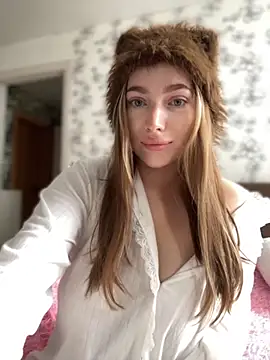 Snapshot of Milana_mil chatting on October 4, 2025, 11:12 am Milana mil online show from October 4, 2025, 11:12 am