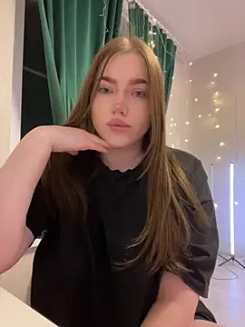Snapshot of Milana_mil chatting on February 28, 2025, 8:50 pm Milana mil online show from February 28, 2025, 8:50 pm