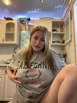 Snapshot of Milana_mil chatting on September 10, 2025, 8:24 am Milana mil online show from September 10, 2025, 8:24 am