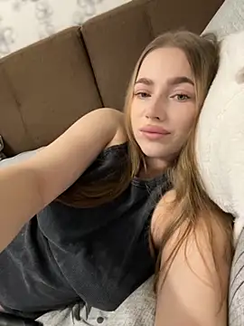 Snapshot of Milana_mil chatting on October 10, 2025, 2:07 pm Milana mil online show from October 10, 2025, 2:07 pm