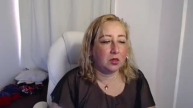 Snapshot of Mature_2025 chatting on October 17, 2025, 4:31 pm Mature 2025 online show from October 17, 2025, 4:31 pm