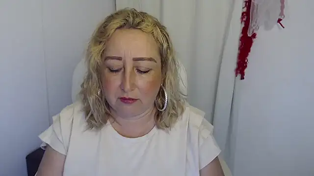 Snapshot of Mature_2025 chatting on November 15, 2025, 10:58 pm Mature 2025 online show from November 15, 2025, 10:58 pm